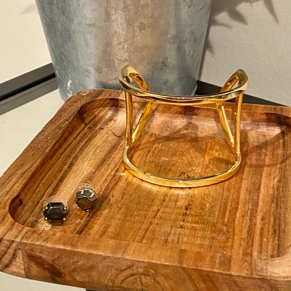 Jules Smith Gold Geometric Cuff Bracelet – Modern Open Design - Picture 4 of 4